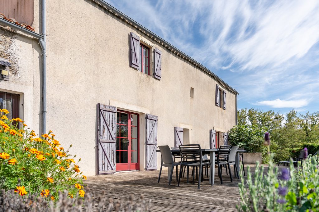 Gîte de groupe et chambres d'hôtes Domaine de Bacqueville à L'Aiguillon-sur-Vie en Vendée, idéal pour mariages, séminaires et événements