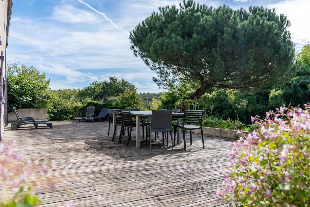Gîte de groupe et chambres d'hôtes Domaine de Bacqueville à L'Aiguillon-sur-Vie en Vendée, idéal pour mariages, séminaires et événements