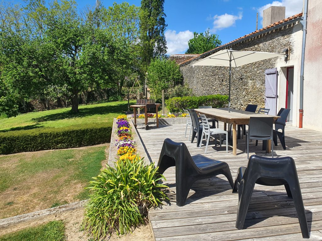 Gîte de groupe et chambres d'hôtes Domaine de Bacqueville à L'Aiguillon-sur-Vie en Vendée, idéal pour mariages, séminaires et événements