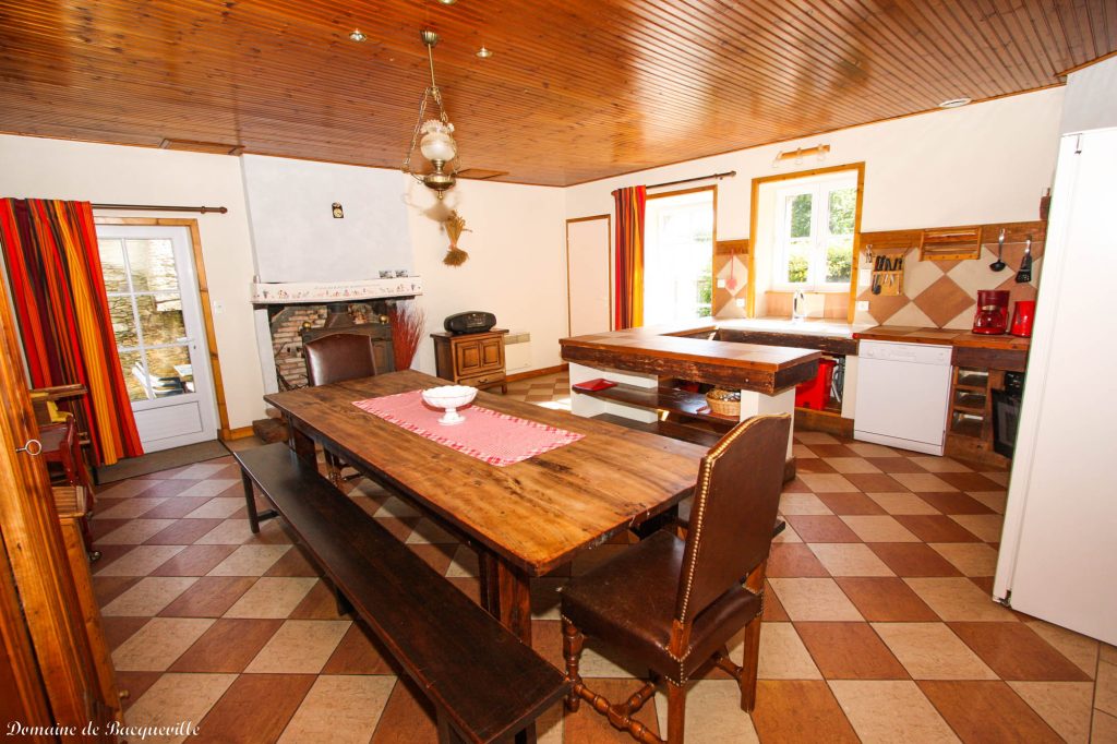 Gîte de groupe et chambres d'hôtes Domaine de Bacqueville à L'Aiguillon-sur-Vie en Vendée, idéal pour mariages, séminaires et événements