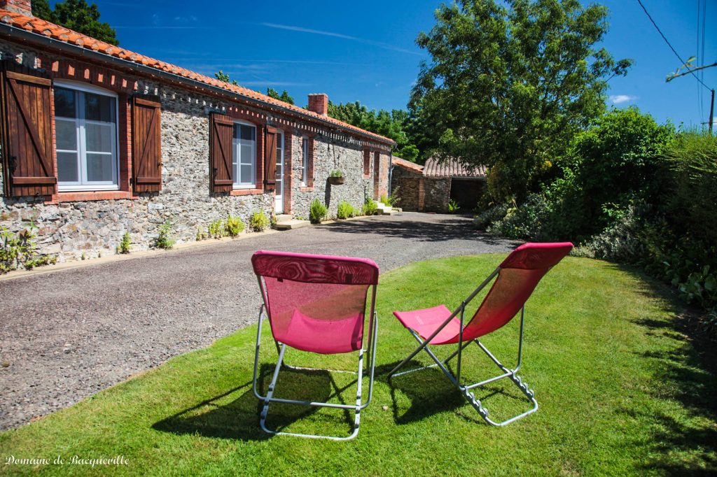 Gîte de groupe et chambres d'hôtes Domaine de Bacqueville à L'Aiguillon-sur-Vie en Vendée, idéal pour mariages, séminaires et événements