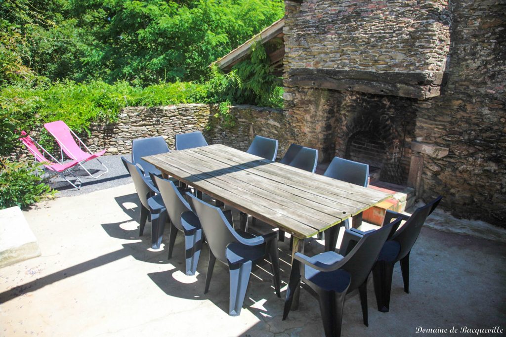Gîte de groupe et chambres d'hôtes Domaine de Bacqueville à L'Aiguillon-sur-Vie en Vendée, idéal pour mariages, séminaires et événements