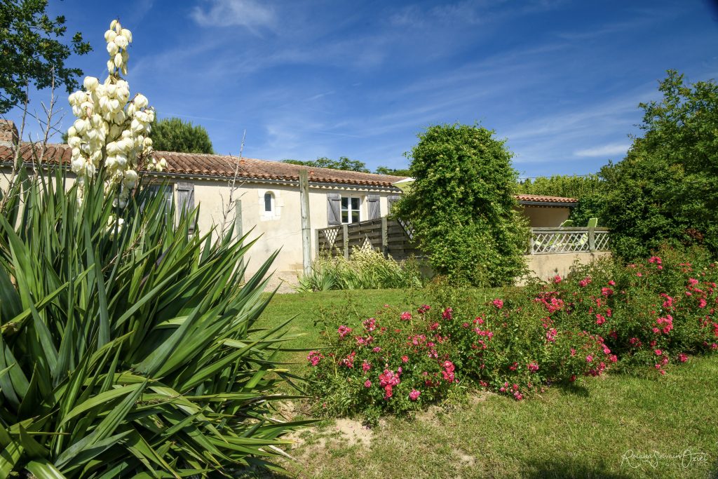 Gîte de groupe et chambres d'hôtes Domaine de Bacqueville à L'Aiguillon-sur-Vie en Vendée, idéal pour mariages, séminaires et événements