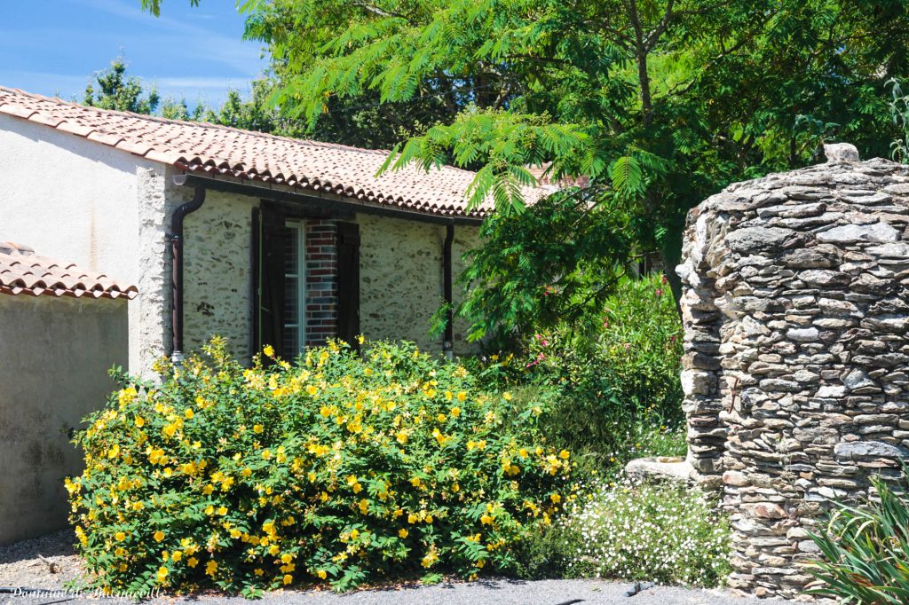 Gîte de groupe et chambres d'hôtes Domaine de Bacqueville à L'Aiguillon-sur-Vie en Vendée, idéal pour mariages, séminaires et événements